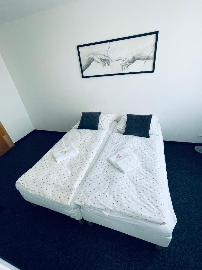 Apartmany Bryksova Prague Luaran gambar